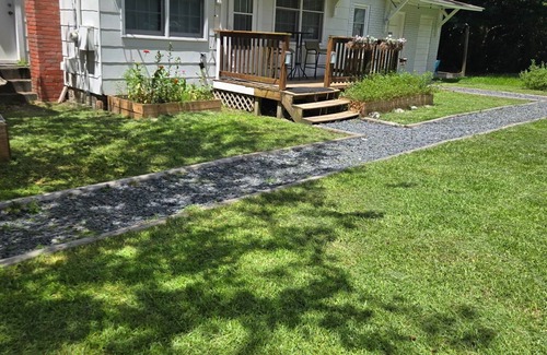 Wrightsboro Cottage | Charming 1-bedroom Tiny House w/Chickens close to Downtown and 15 min2 beach