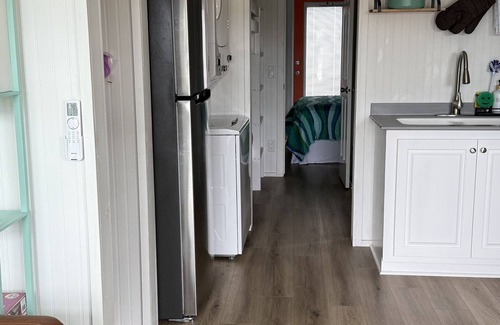 Salem House | Charming 1-bedroom tiny house minutes from the Gulf!