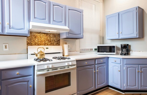 Old Louisville House | Charming 1-bedroom Unit, Beautiful Louisville with 1 Queen bed, 1 king pull out,