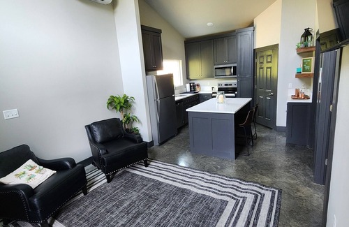 Caddo Valley House | Charming 1-bedroom house in Caddo Valley on the bank of the Caddo River