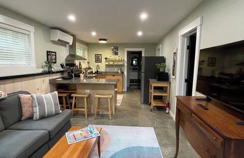 Lincolnville Apartment | Charming 1-bedroom apartment with AC, WiFi in tranquil Lincolnville