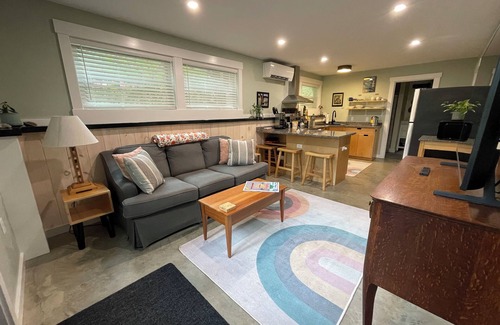 Lincolnville Apartment | Charming 1-bedroom apartment with AC, WiFi in tranquil Lincolnville