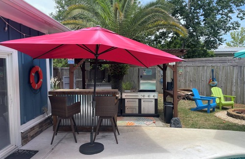 Pretty Bayou House | Charming 1-bedroom bungalow in enchanting Panama City with WiFi, AC