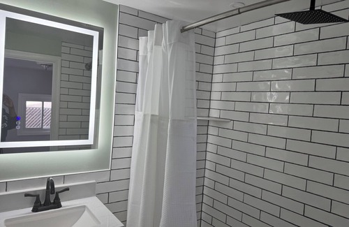 North Philadelphia Apartment | Charming 1-bedroom apartment in enchanting Philadelphia with WiFi, AC