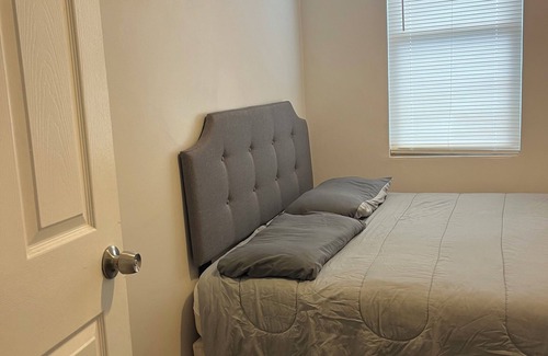 St. Louis House | Charming 1-bedroom with WiFi, AC in awesome St. Louis