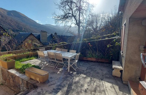 Avajan House | Charming 10-Person House with Wifi, Garden, and Terrace - 5 Min from Loudenvielle