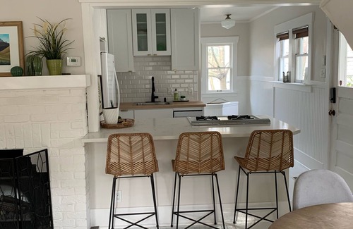 Alki House | Charming 100 year old home - 1 Block from Beach Drive