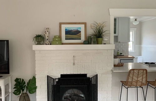 Alki House | Charming 100 year old home - 1 Block from Beach Drive
