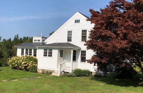 Bantam House | Charming 1870 cape cottage in Litchfield