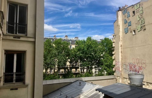 Quartier de Rochechouart House | Charming 18m2 private room sleeping 1 to 4 with bathroom at the foot of Montmartre.