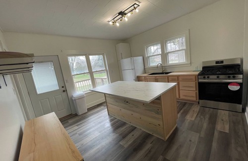 Lake Mills House | Charming 1900 home with furnished kitchen and king bed