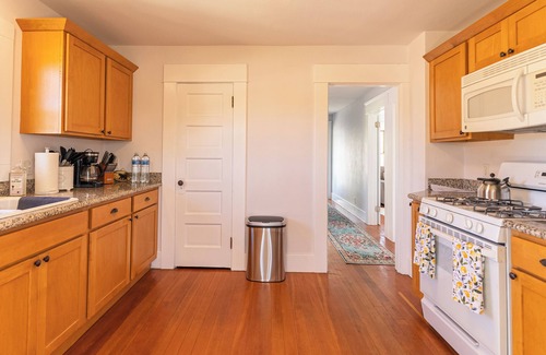 South Park Apartment | Charming 1920's duplex in the heart of Balboa
