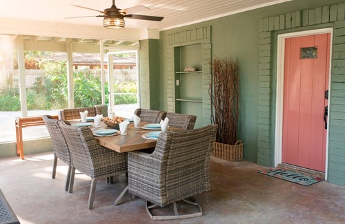Sanford House | Charming 1920's House - pet friendly, 45 minutes from beach & attractions!