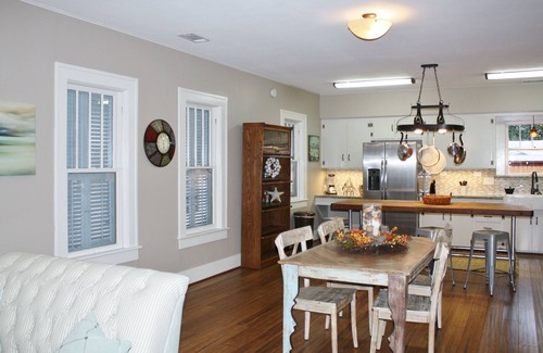 Galveston House | Charming 1924 Craftsman Style Cottage Adjacent to the Garten Verein