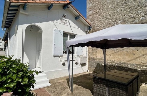Pontaillac House | Charming 1926 Villa Near Beach, Shops, and Private Parking