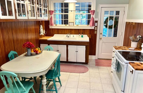 Steele Creek House | Charming 1930's English cottage with historic ambiance on three private acres