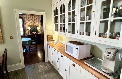 Steele Creek House | Charming 1930's English cottage with historic ambiance on three private acres