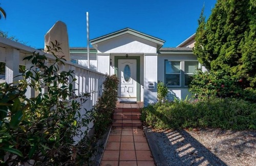 Shell Beach House | Charming 1940's Shell Beach Cottage 1 Block to Beach