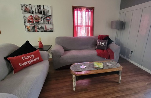 Elko House | Charming 1950's Home, 1 Bedroom, and 1 Bathroom – Your Perfect Retreat