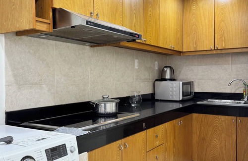Tan Binh Apartment | Charming 1BR apartment Free Pool 10 minutes to Airport