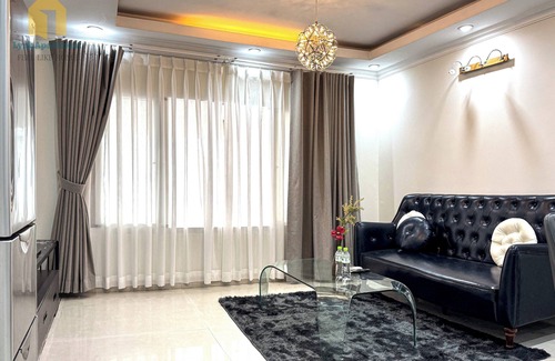 Tan Binh Apartment | Charming 1BR apartment Free Pool 10 minutes to Airport
