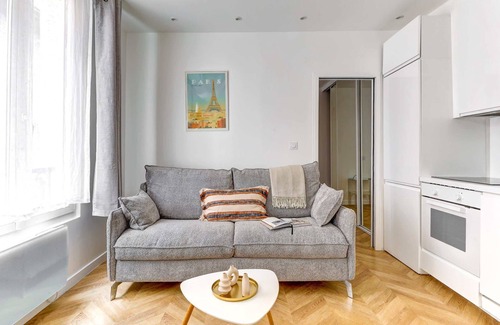 7th Arrondissement Apartment | Charming 1BR Near Eiffel Tower - Sleeps 4