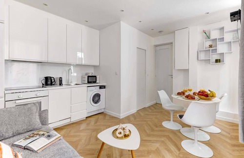 7th Arrondissement Apartment | Charming 1BR Near Eiffel Tower - Sleeps 4