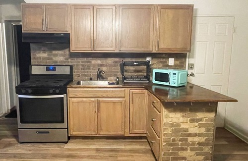 Constable Hook Apartment | Charming 1BR Oasis with Private Backyard - Near Parks, Golf & NYC Access!