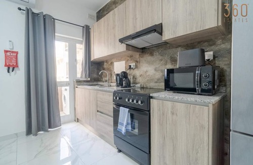 Tarxien Apartment | Charming 1BR with comfy bed w/WIFI & AC in Tarxien