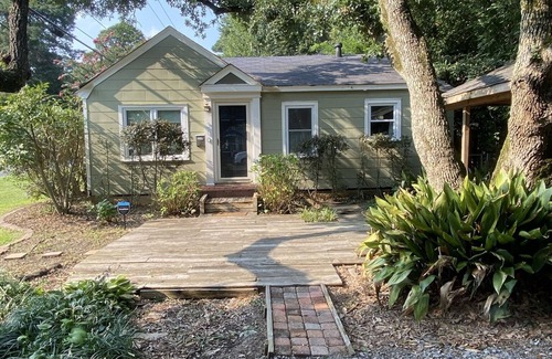 Monroe House | Charming 2/1 Centrally located and close to ULM! Pet Friendly!