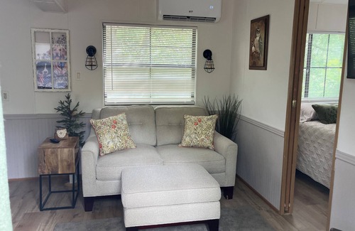 White Springs Cabin | Charming 2-2 cabin in White Springs on the Suwannee River and Florida trail.