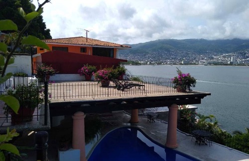 Caleta Villa | Charming 2-bedroom villa in Acapulco enchanting views and access to the ocean