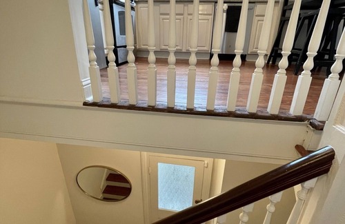 Audubon Apartment | Charming 2 bd/2bth apt. walk to Audubon, Tulane, Sbucks, restaurants & shopping.