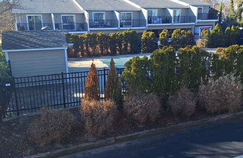 The Pines House | Charming 2-BD Townhome, POOL, SLEEPS 6 - short walk to town, beach & boardwalk