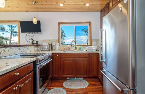 Gualala House | Charming 2 BDR for 6 w/Ocean Views!