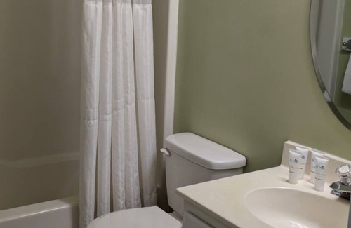 Lackey Resort | Charming 2-bdrm, 2 baths resort, WiFi in lovely Williamsburg, Virginia.