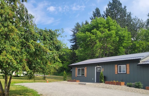 Bonners Ferry House | Charming 2-bdrm bungalow in lovely Bonners Ferry with WiFi, A/C, full kit & bath