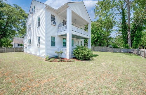 Portsmouth House | Charming 2-Bdrm Gem! Near Casino!