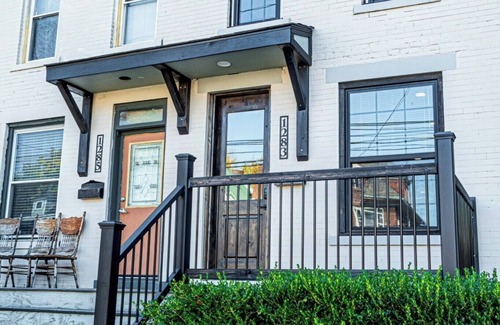 Near East Columbus House | Charming 2-bed 1/2 duplex with ensuite bathrooms, Wi-Fi, close to everything!