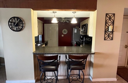 Osage Beach Condo | Charming 2 bed/2 bath condo at Lake of the Ozarks! With Dock Slip!