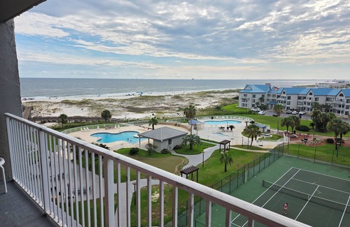 Fort Morgan Condo | Charming 2 bed/2bath condo right on beach of Gulf Shores-Kiva Dunes golf course.