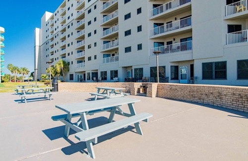 Fort Morgan Condo | Charming 2 bed/2bath condo right on beach of Gulf Shores-Kiva Dunes golf course.