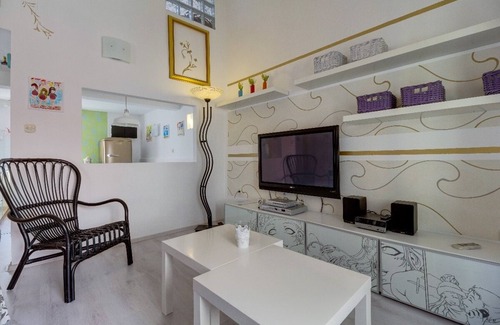 Cove Murtar Apartment | Charming 2-Bed Family Getaway, Pet-Friendly with Parking