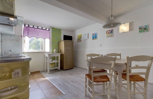 Cove Murtar Apartment | Charming 2-Bed Family Getaway, Pet-Friendly with Parking