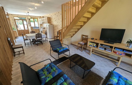 Forcey Cottage | Charming 2-Bed Gîte with Pool on 3-Hectare Farm with Pets