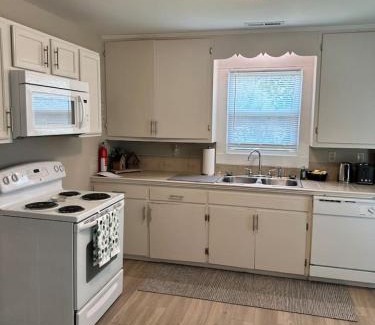 Concord House | Charming 2 bed home - Close to Downtown Concord