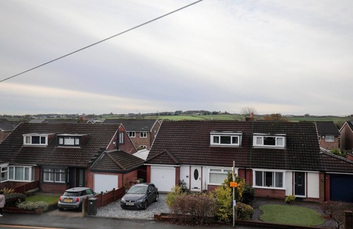 Blackrod House | Charming 2 Bed House