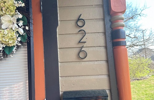 Dayton House | Charming 2-bed townhome with WiFi, AC in lovely Dayton 2 min downtown 5min to UD