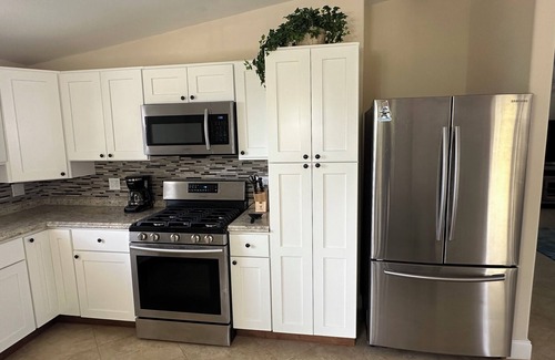 Little Torch Key House | Charming 2-Bedroom House on Little Torch Key with Pool and Tiki Bar- 28 DAY MIN.