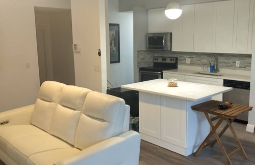 North Lauderdale House | Charming 2-bedroom bungalow in welcoming North Lauderdale with WiFi, AC